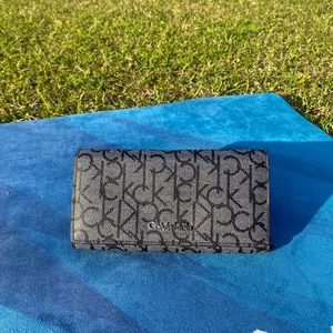 Calvin Klein MONOGRAM LOGO TRIFOLD WALLET